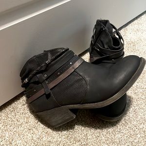 Black booties with crossing detail